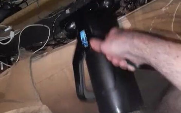 Au79: Masturbuje s hračkou a chatovacím botem