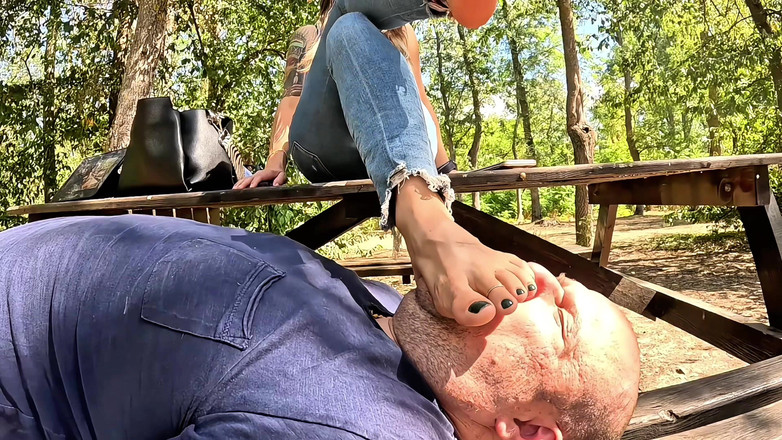 Mistressyammyboots: En La Naturaleza - Mis Pies Son Tu Altar