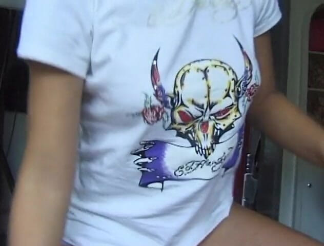 Flash Model Amateurs: Tânără gagică uimitoare care se distrează cu un bătrân