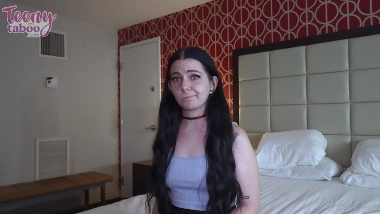 Teenytaboo: Lily Verkoopmeisje anaal