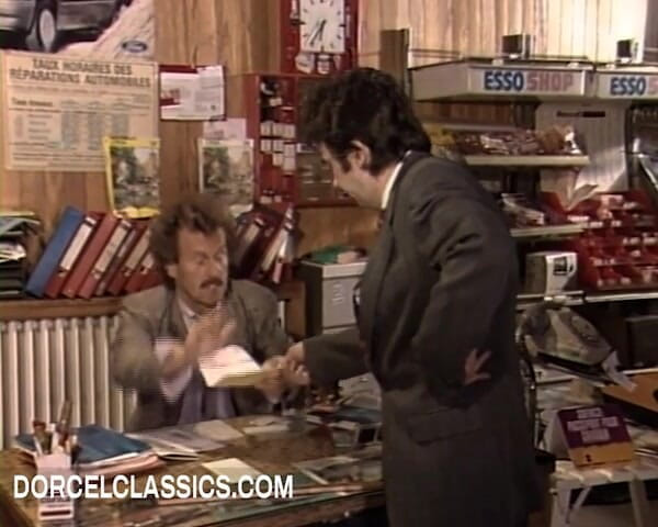 Dorcel classics: 机の下でのフェラチオ
