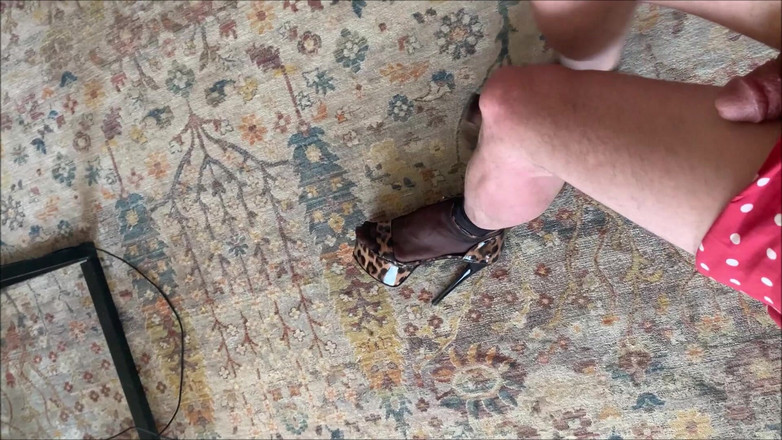 cd_aysemmm: 継母がパンティーを履くのを忘れた