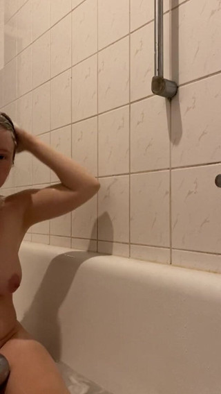 SweetLucy96: Camera in the shower