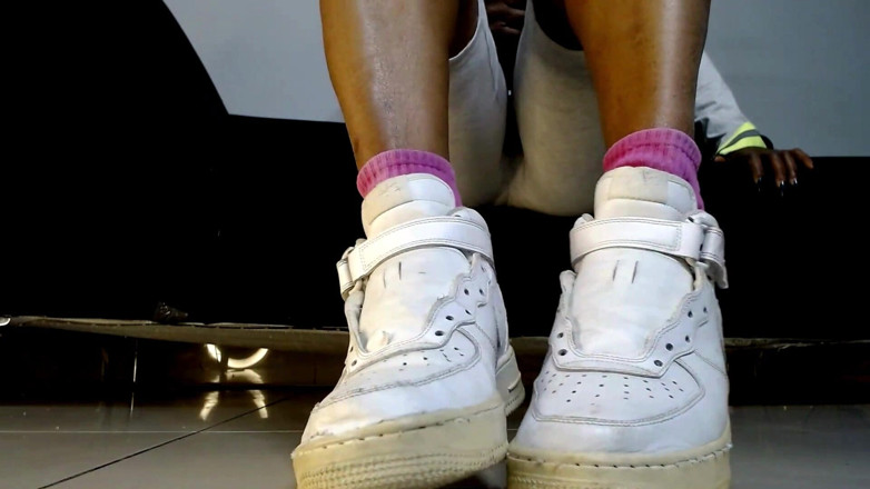 Maeling: Orgasme nike sneakers penghancuran pertumbuhan kaki - hulk feet, fetish transformasi,...