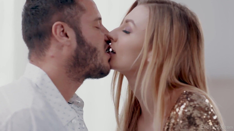 Erotica X: Heißer lesben erster fick mit einem mann | Teil 2 - eroticaX