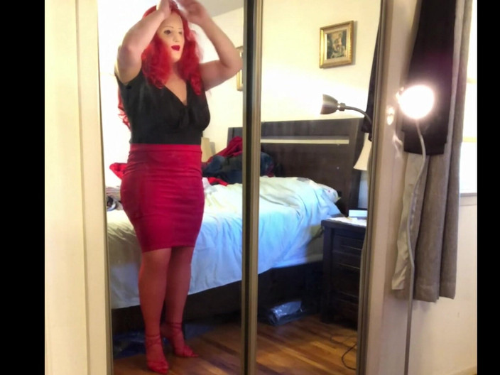 Deanna Doll: Deanna CD-puppe von rotem anzug volles video