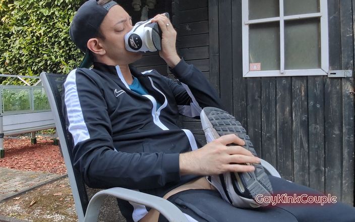 GayKinkCouple: Sdílení tenisek Nike Air Max 4