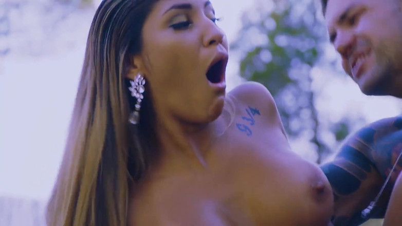 Club Anissa Kate: Venus Aphrodite, copiously expanded by the pool