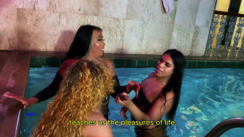 Mirella Diniz: Tgatas havuz partisi ve gece devam edeceği söz veriyor.