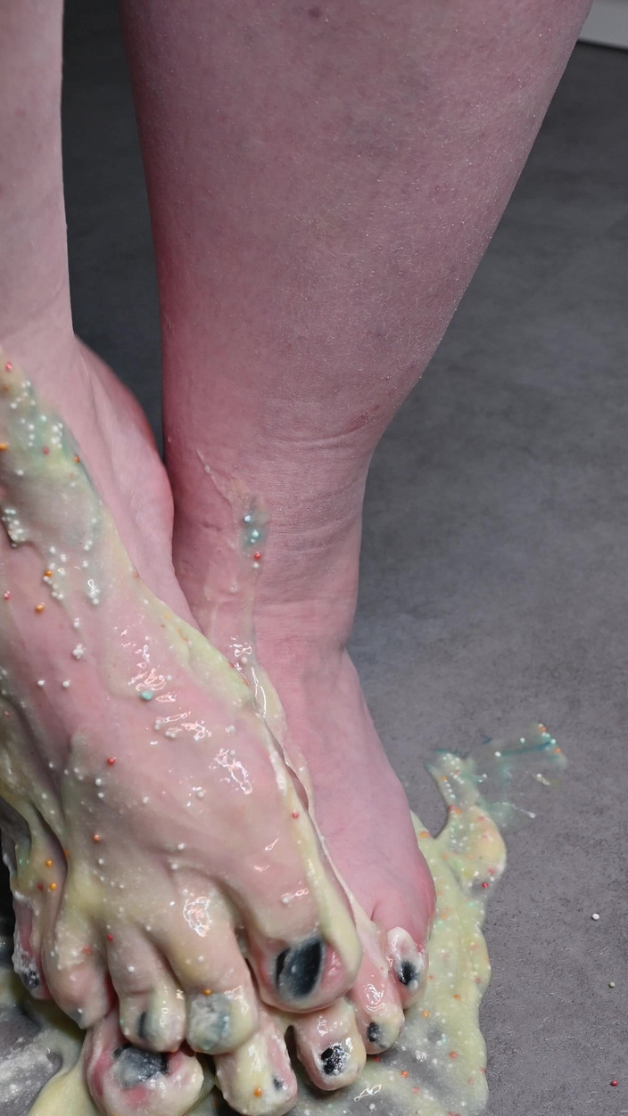 Sexyskyfeet: ASMRクリーミープディングフットスマッシュシッチプディングとスプリンクル