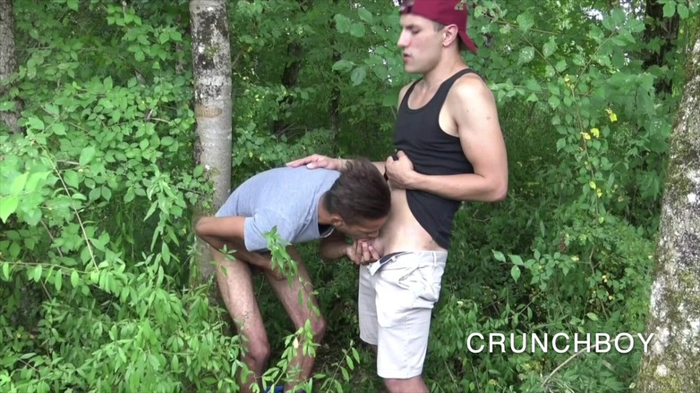 Bareback porn made in France: Två Unga Killar Knullar I En Skog På Showcase