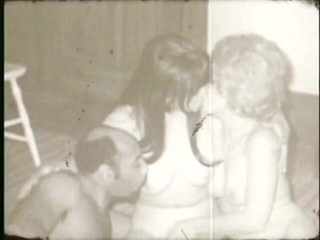 Vintage Usa: Threesome interracial fuck with two sexy chicks