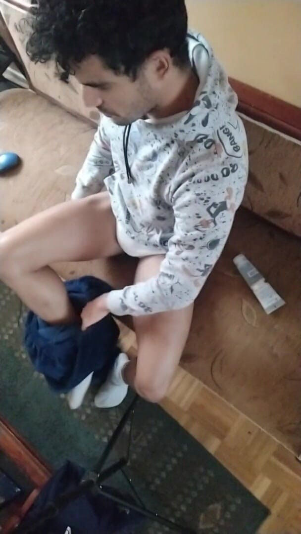 trebol_Jess: Latino Makes Sensual Movements to The Camera and Masturbates