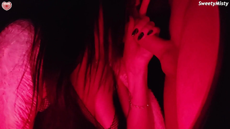 Sweety Misty: 베프에게 자지를 깊게 빨고 입에 사정하는 여친
