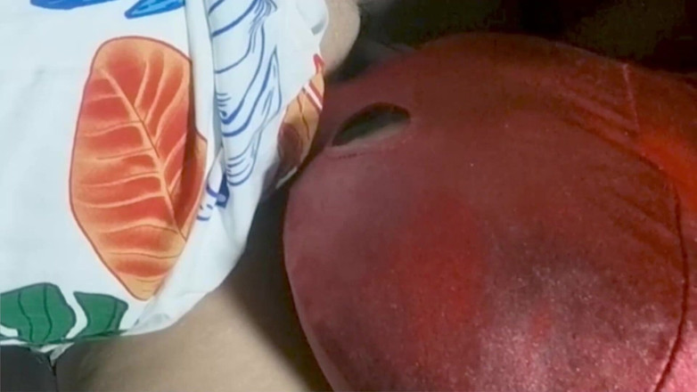 Minhaesposaparaoutro: 寝取られ夫が妻の大きくて肉厚な膣を舐める