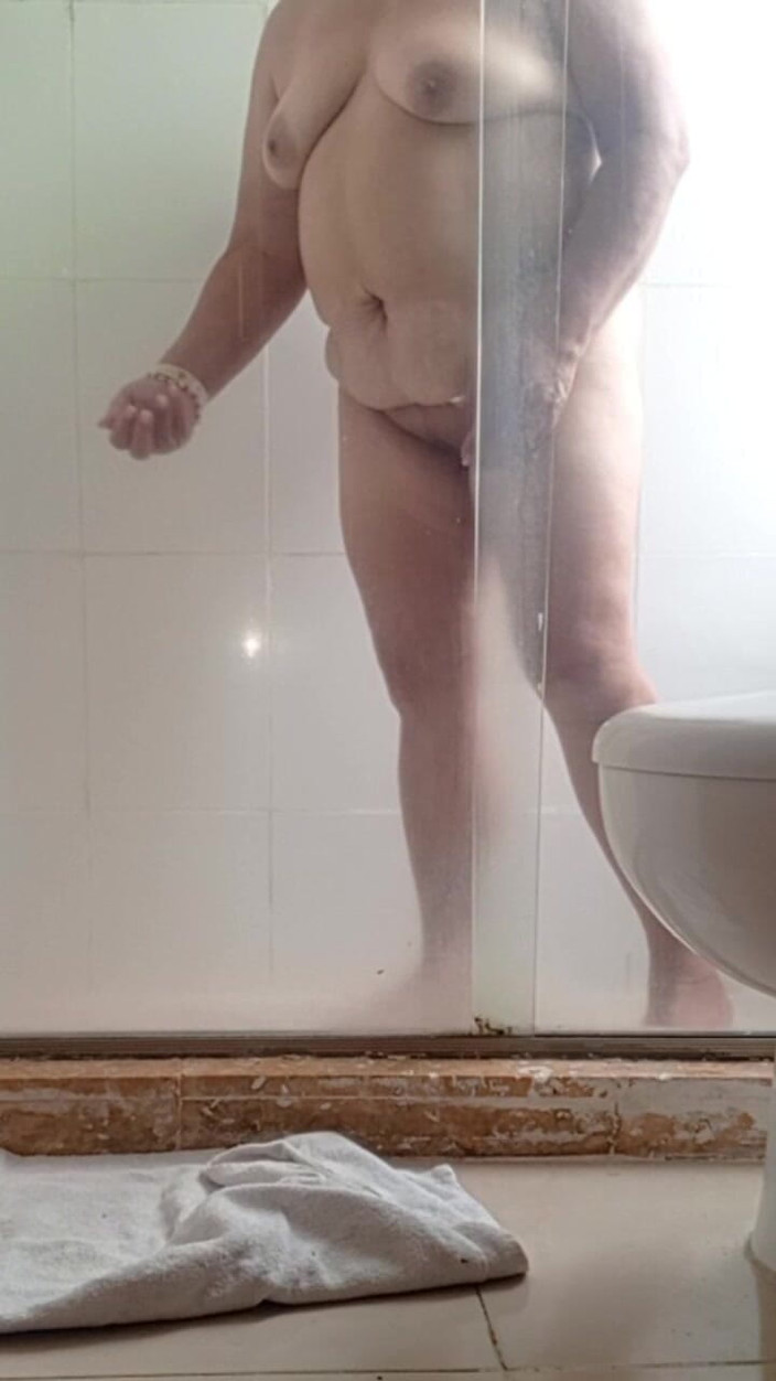 Milfta boohot: S mojí nevlastní teenkou ve sprše Ricas Tetas Grandes