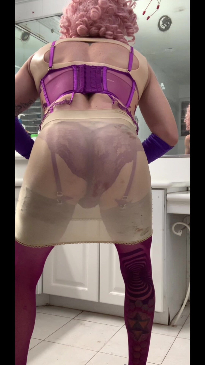 Benito414: Stoking waria seksi dengan lingerie seksi lagi asik ngentot dildo...