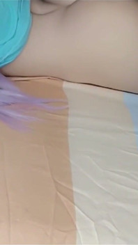 989 stiefzus met dikke kont komt naar mijn bed om over haar gevoelens te praten