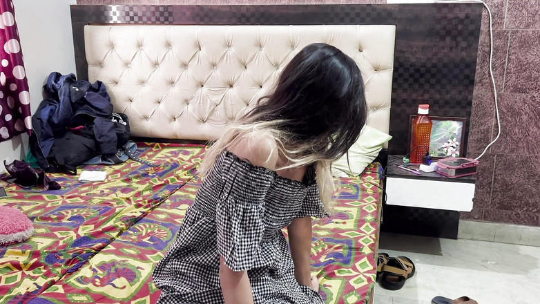 YourDickSucker: Roztomilá přítelkyně se stydí, když se chlap dotýká jejích prsou