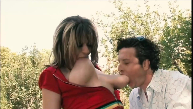 BestPorn85: Velká prsa Tyla Wynn je ošukaná do zadku