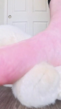 67 alta gigantessa barefoot plushie Crush: taglia 16 dita dei piedi strappare e fluff vuoto