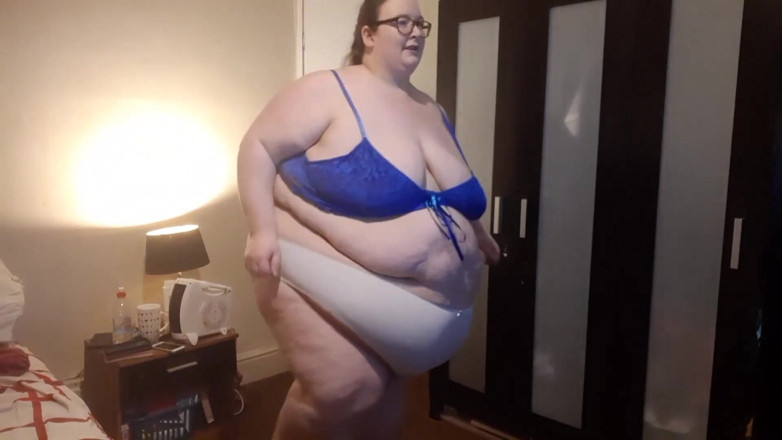 SSBBWLadyBrads: SSBBW does exercise routine