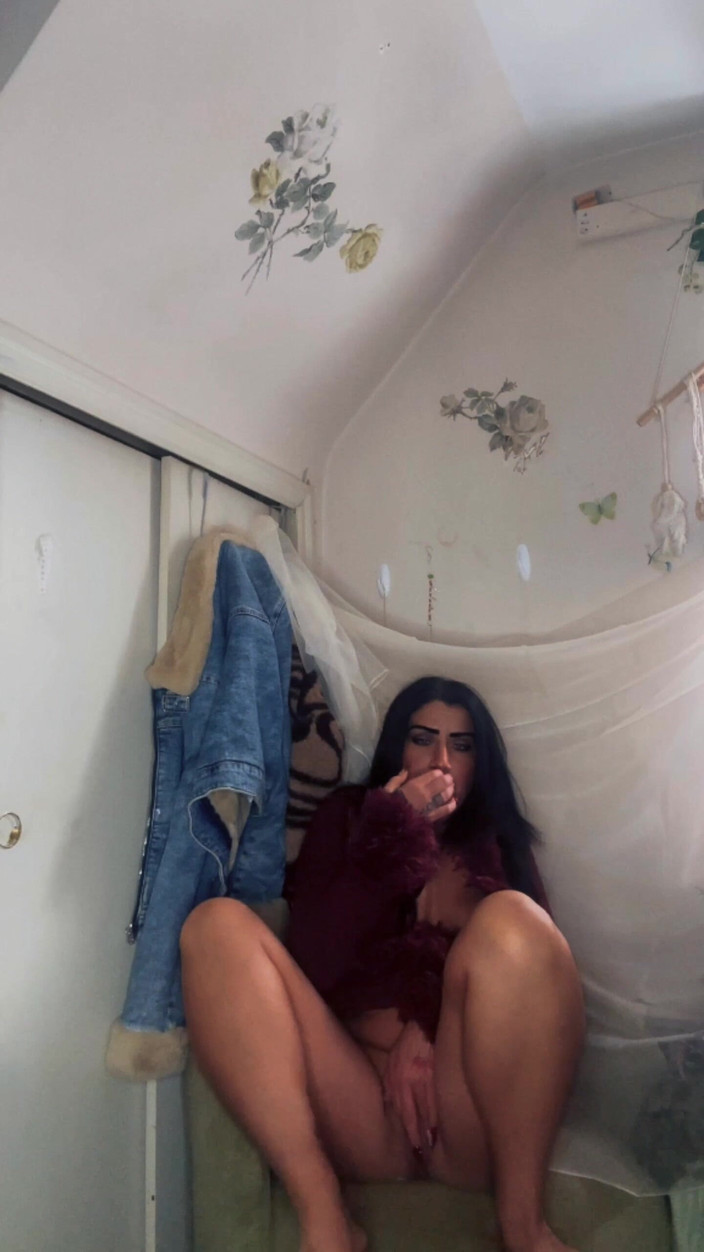 Valaya Noire: 캠 쇼에서 놀고