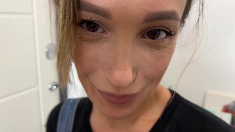 Mary Frost: Penghantar pizza awek dari sexdater dikongkek di lorong semasa isteri...
