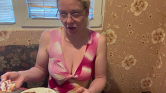 Putarankahotmilf: भोजन और बड़ा पेट बुत, बर्पिंग, पादना