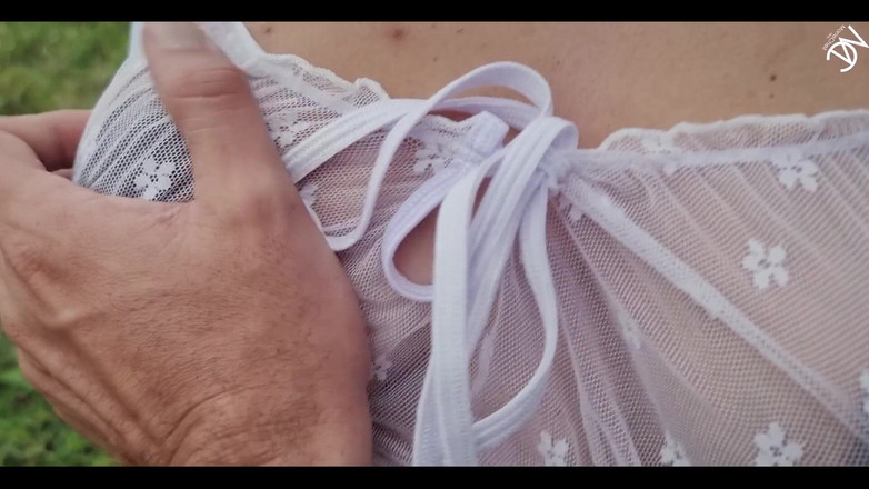 MarieChell: Aku berhenti di rumah kecil di jalan untuk mengambil gambar,...