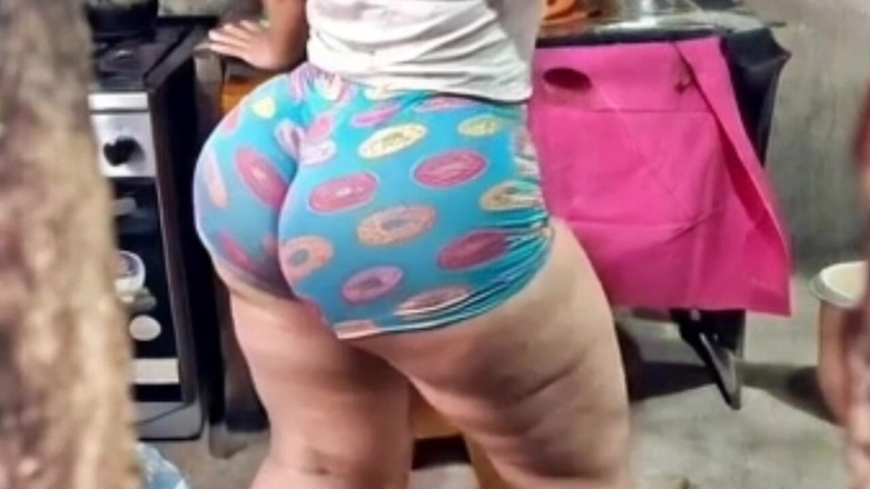 Xprohibidox1: Vecină cu curul mare gravată cu pantalonii ei scurți gogăriță