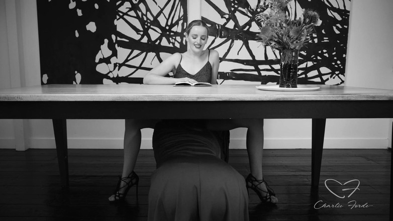 CharlieForde: チャーリー・フォード、アンバー・ムーアをフィーチャーしたヒステリック文学への頌歌