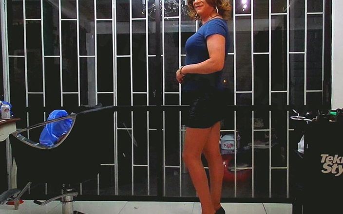 HectorChile1969: Crossdresser fernanda gomez trong một tiệm làm tóc