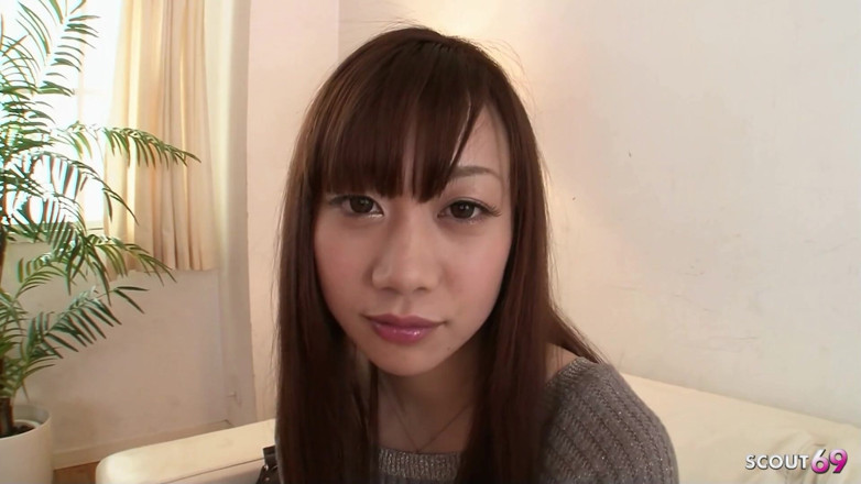 Asian porn collection: アジアの痩せた熟女アイコが隣人を誘惑し、彼が絶頂するまで彼をファックする
