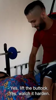 Šukám svou macechu v domácím tělocvičně!