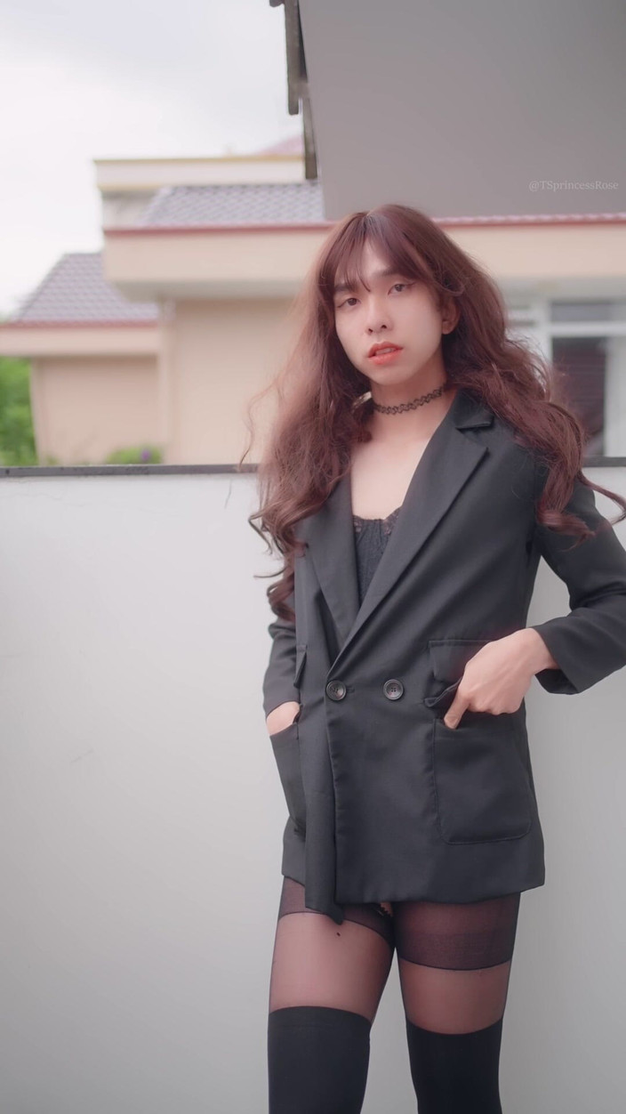 Ts Princess Rose: Cute Sissy Smoking and Anal in Chastity