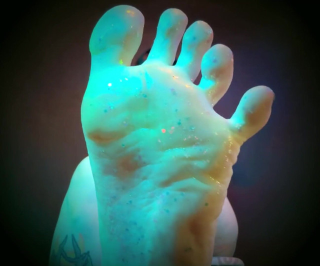 Glitter Oiled Soles Worship - JOI (Baal Eldritch) Glitter Oiled Soles Worship - JOI (Baal Eldritch)