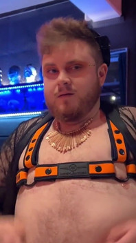 Lelaki transeksual menyembah Dominatrix