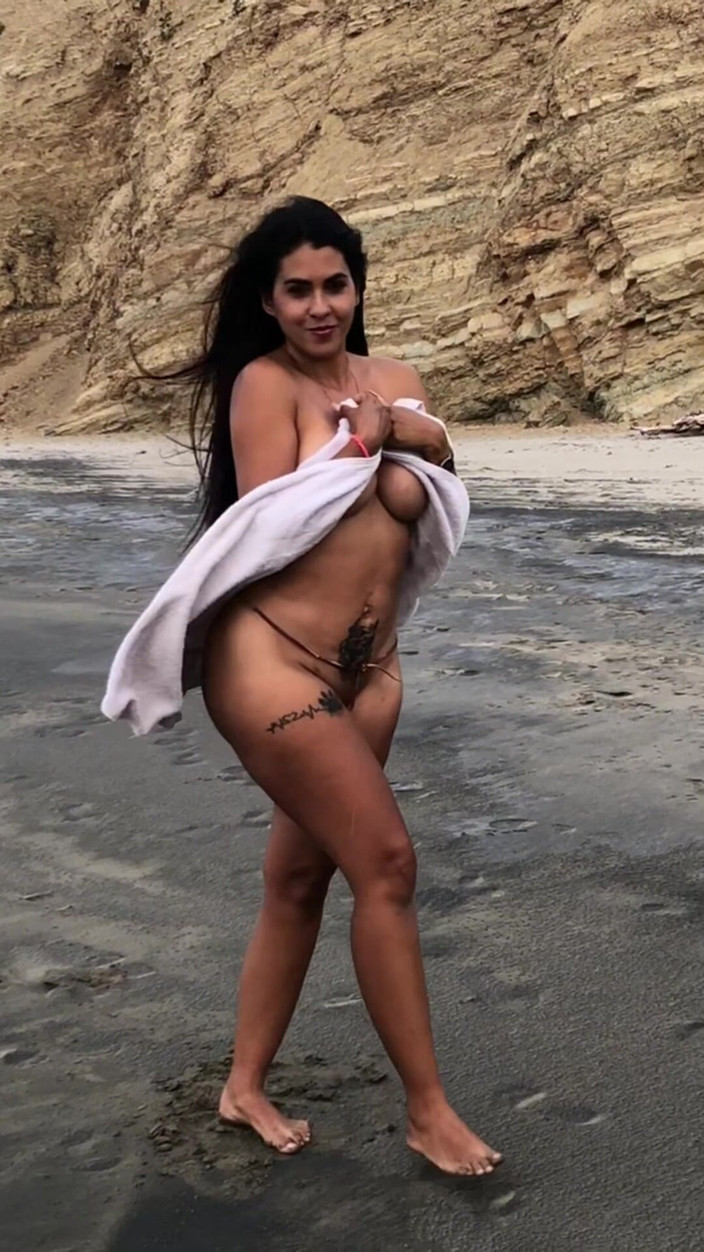 BigAssStepmom2: Una cameriera latina arrapata viene scopata dal suo capo con...