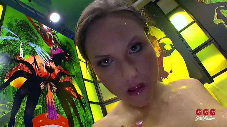 DEUTSCHLAN PORNO XXX: Si jalang bukkake ggg panas dikongkek muka mereka dengan air...