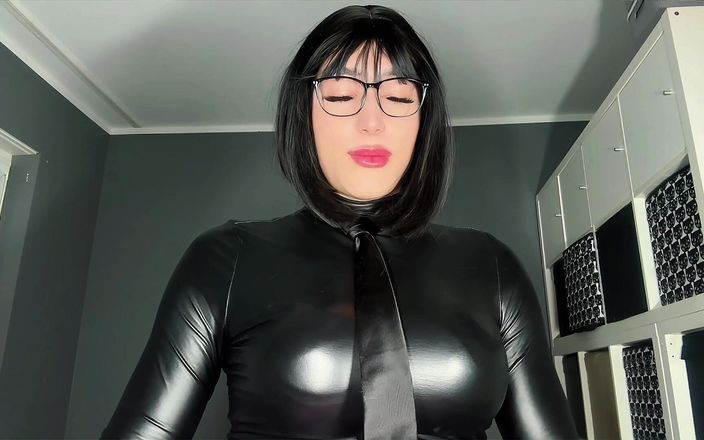 Viper Fierce: Poslouchejte, služte, opakujte - nová rutina mé sissy služky POV nyní...