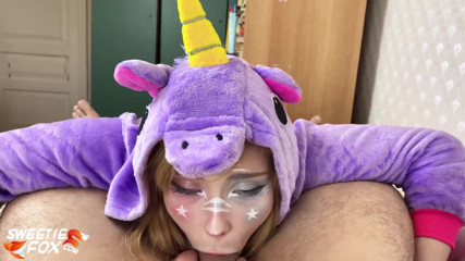 Sweetie Fox: Awek unicorn menghisap dan batang seks tegar - cosplay