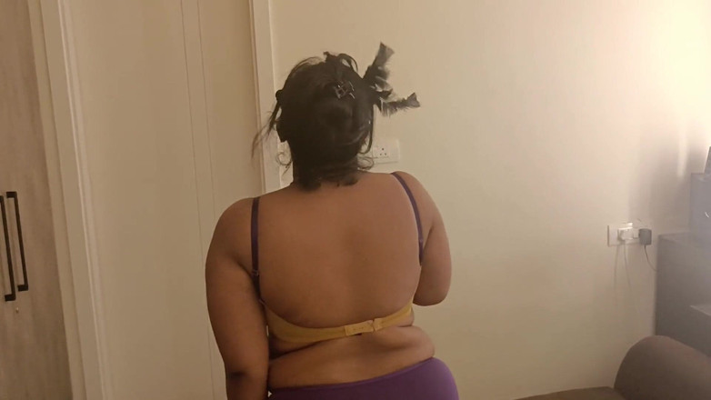 Spandana_Sweety: La direttore dell'ostello lady viene scopata con la sua studentessa