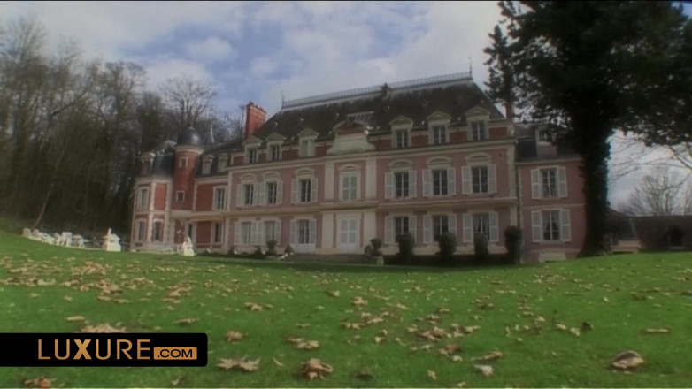 Luxure: The women are in charge in the swinger castle