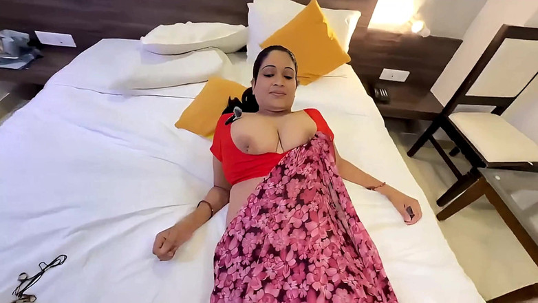 FantacyCouple: Amici sexy abbracci tette moglie priya bhabhi è venuta a farsi...