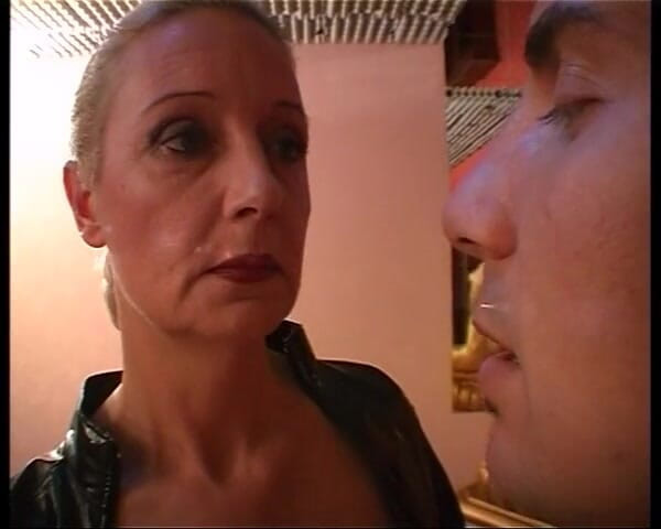 Deutsche Frauen: German MILF with Huge Tits Got Big Load on Them