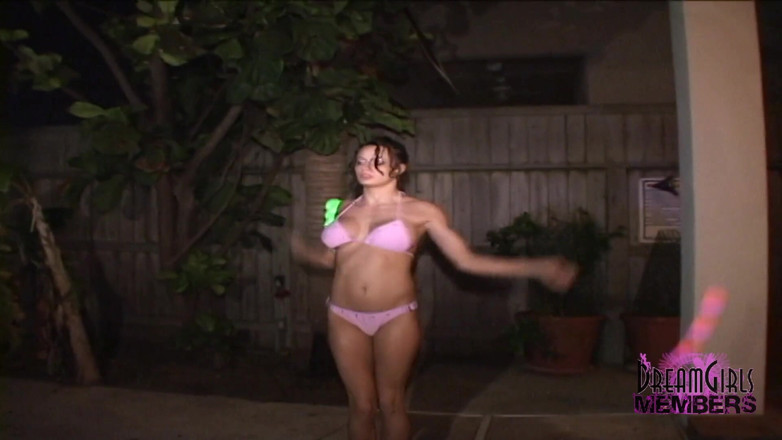 Dream Girls: Diversão em festa em casa nua nas férias de primavera