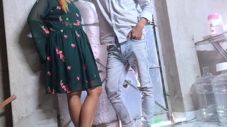 Fantacycutting: インドの村の少女 コ・カリ・ガル・メ・ブラヤ・オール・チュップ チュップ・チュダイ・カルケ・マスト マザ・リヤ・パンチャーヤット・ケ・ラドカ・ネ