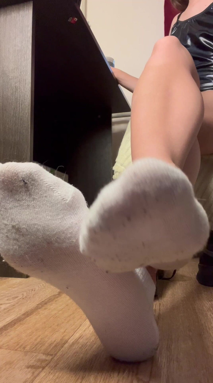 Skinny_lady69: Ti insegnerò ad amare l'odore dei calzini