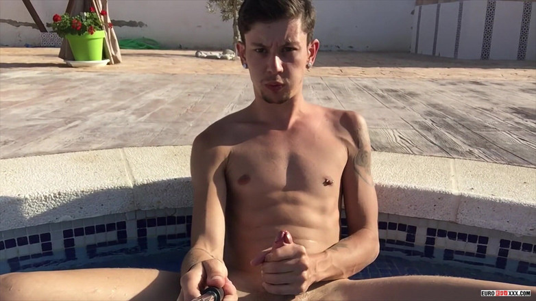 Euro boy xxx: Velké sperma pumpování venku